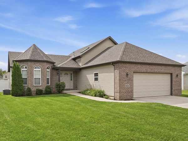 6828 Wallace Street , Merrillville, IN 46410