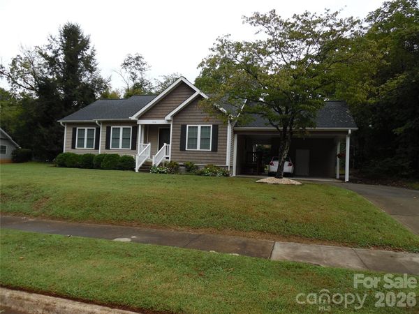 216 W 7th Street, Newton, NC 28658