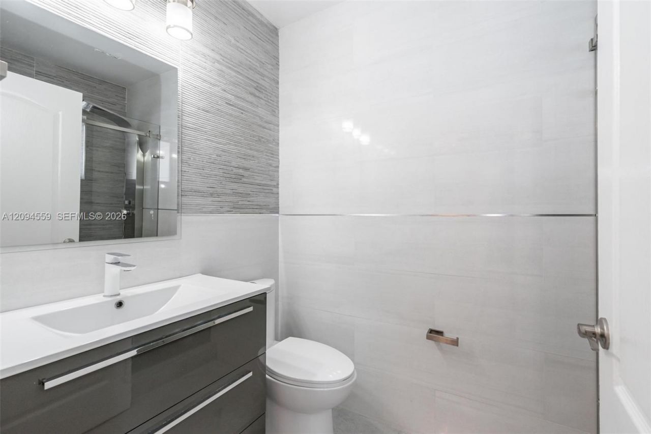 2236 W 74th Pl , Unit 9C, Hialeah, FL 33016 Photo