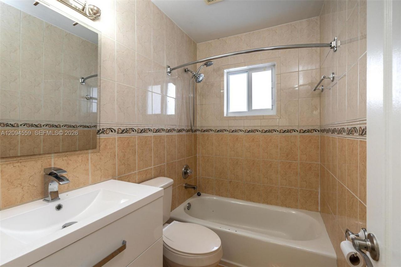 2236 W 74th Pl , Unit 9C, Hialeah, FL 33016 Photo