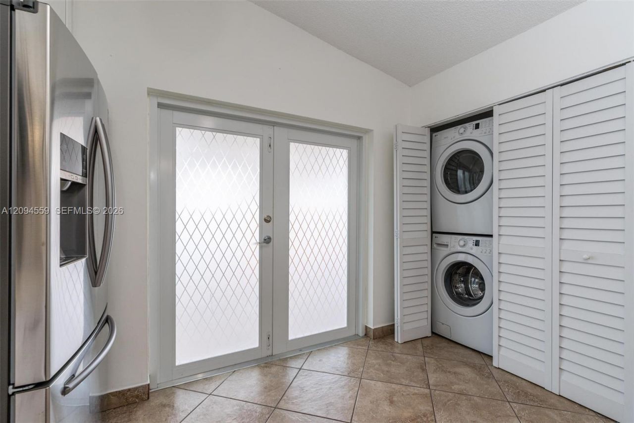 2236 W 74th Pl , Unit 9C, Hialeah, FL 33016 Photo