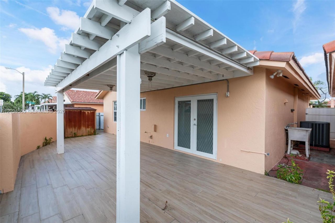 2236 W 74th Pl , Unit 9C, Hialeah, FL 33016 Photo