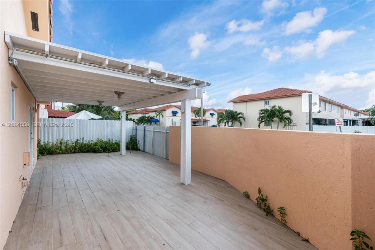 2236 W 74th Pl , Unit 9C, Hialeah, FL 33016 Photo