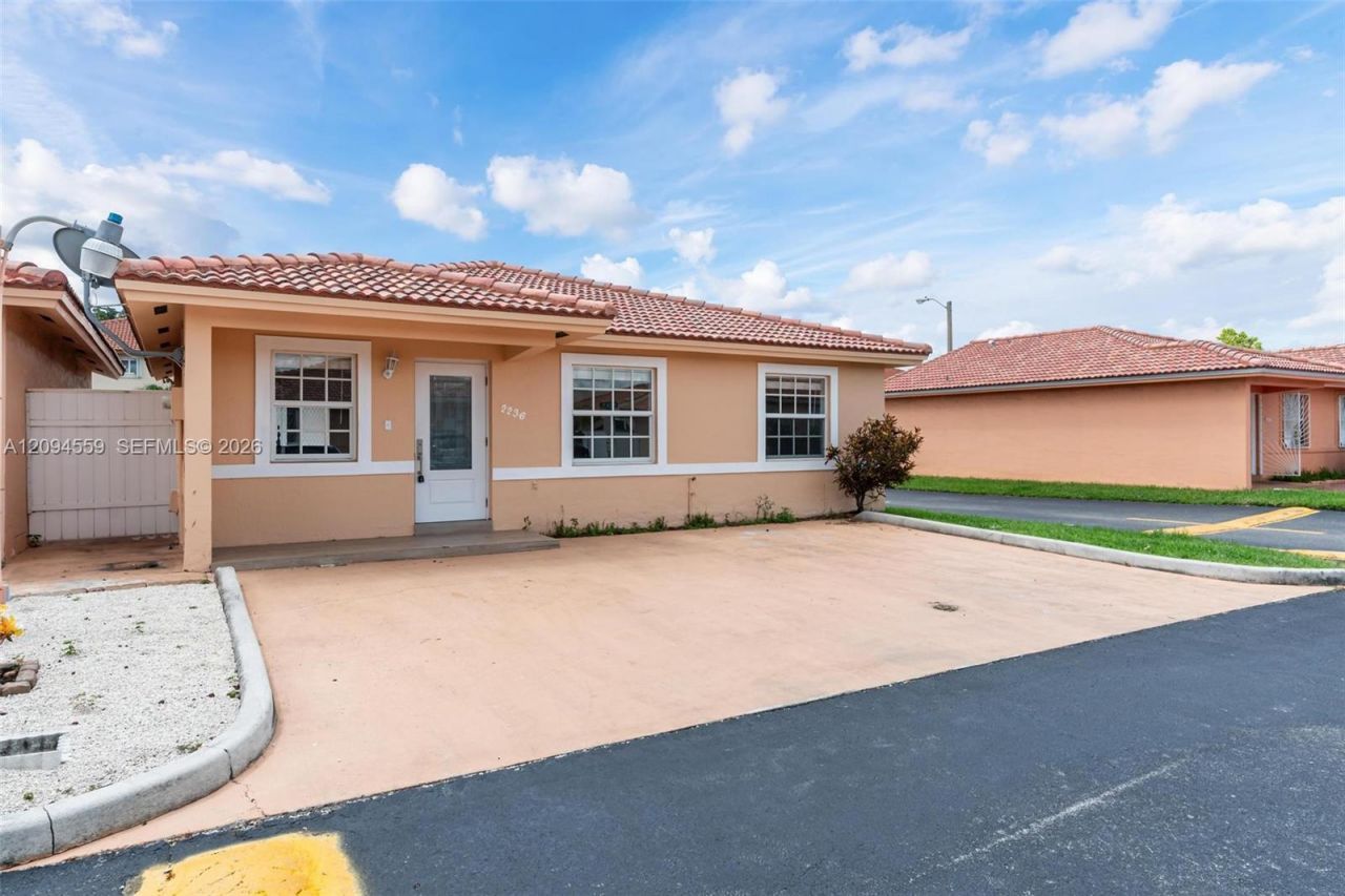 2236 W 74th Pl , Unit 9C, Hialeah, FL 33016 Photo