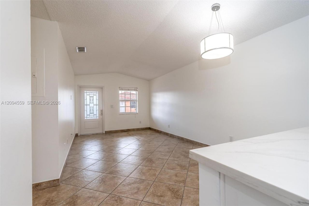 2236 W 74th Pl , Unit 9C, Hialeah, FL 33016 Photo