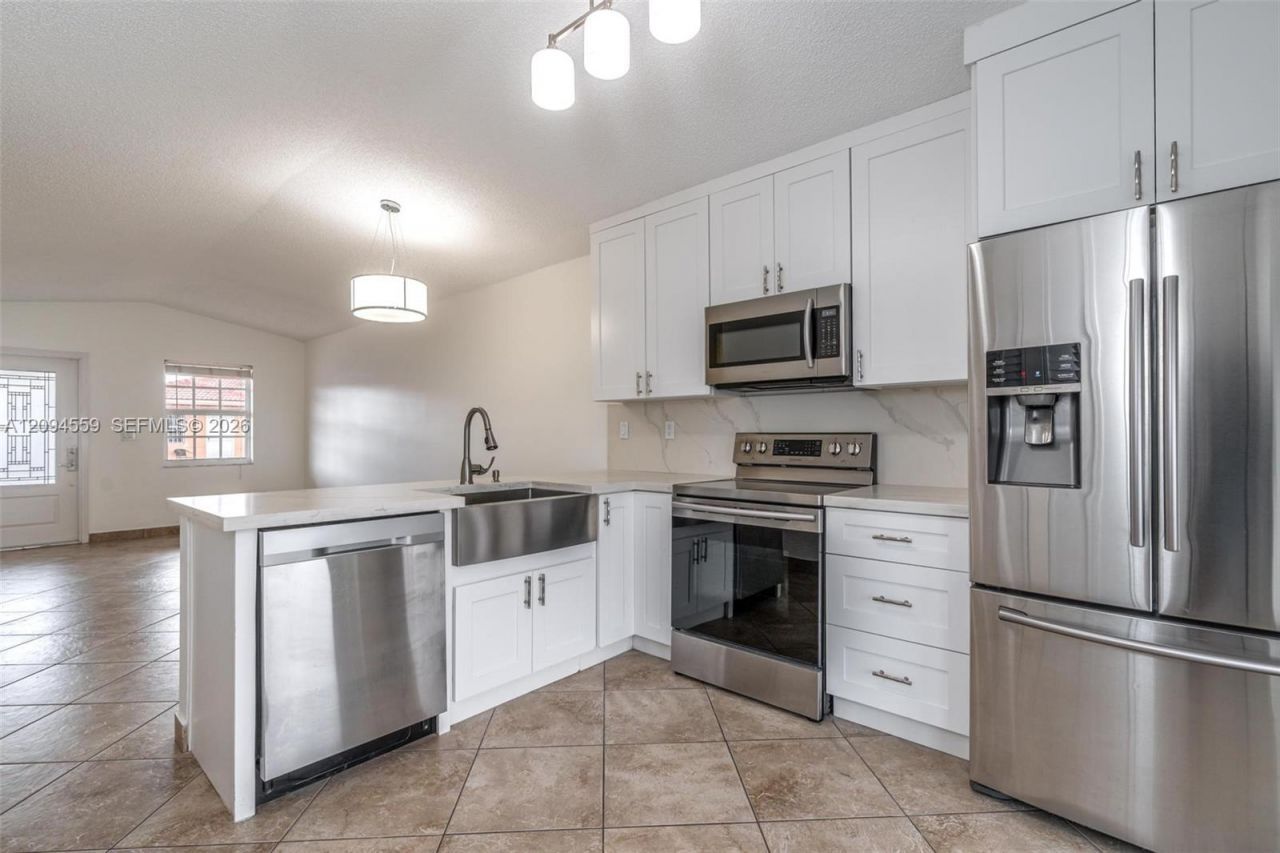 2236 W 74th Pl , Unit 9C, Hialeah, FL 33016 Photo