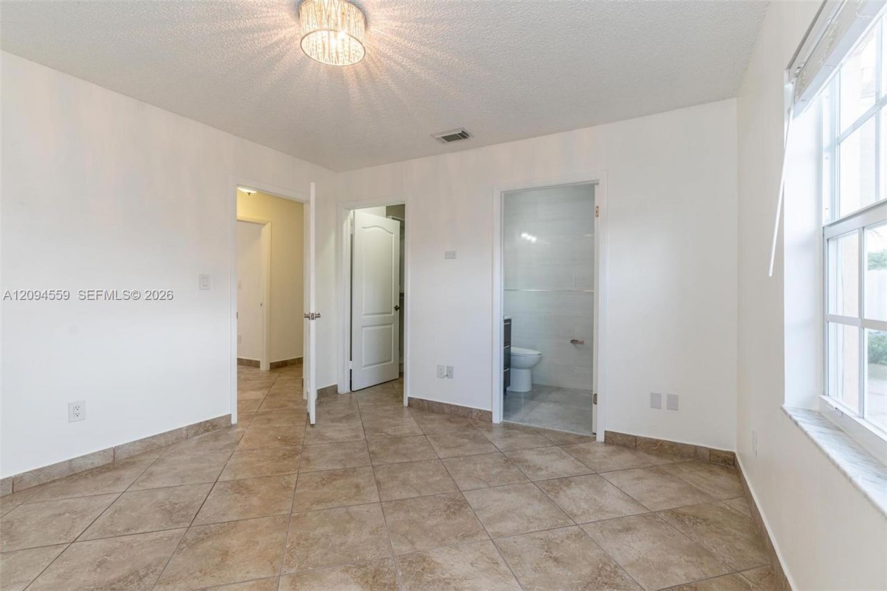 2236 W 74th Pl , Unit 9C, Hialeah, FL 33016 Photo