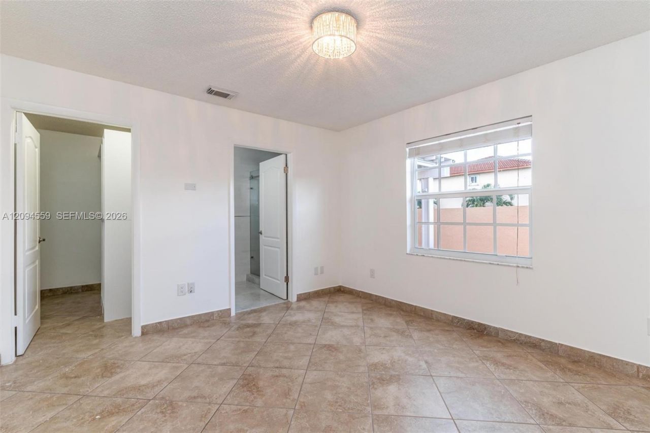 2236 W 74th Pl , Unit 9C, Hialeah, FL 33016 Photo