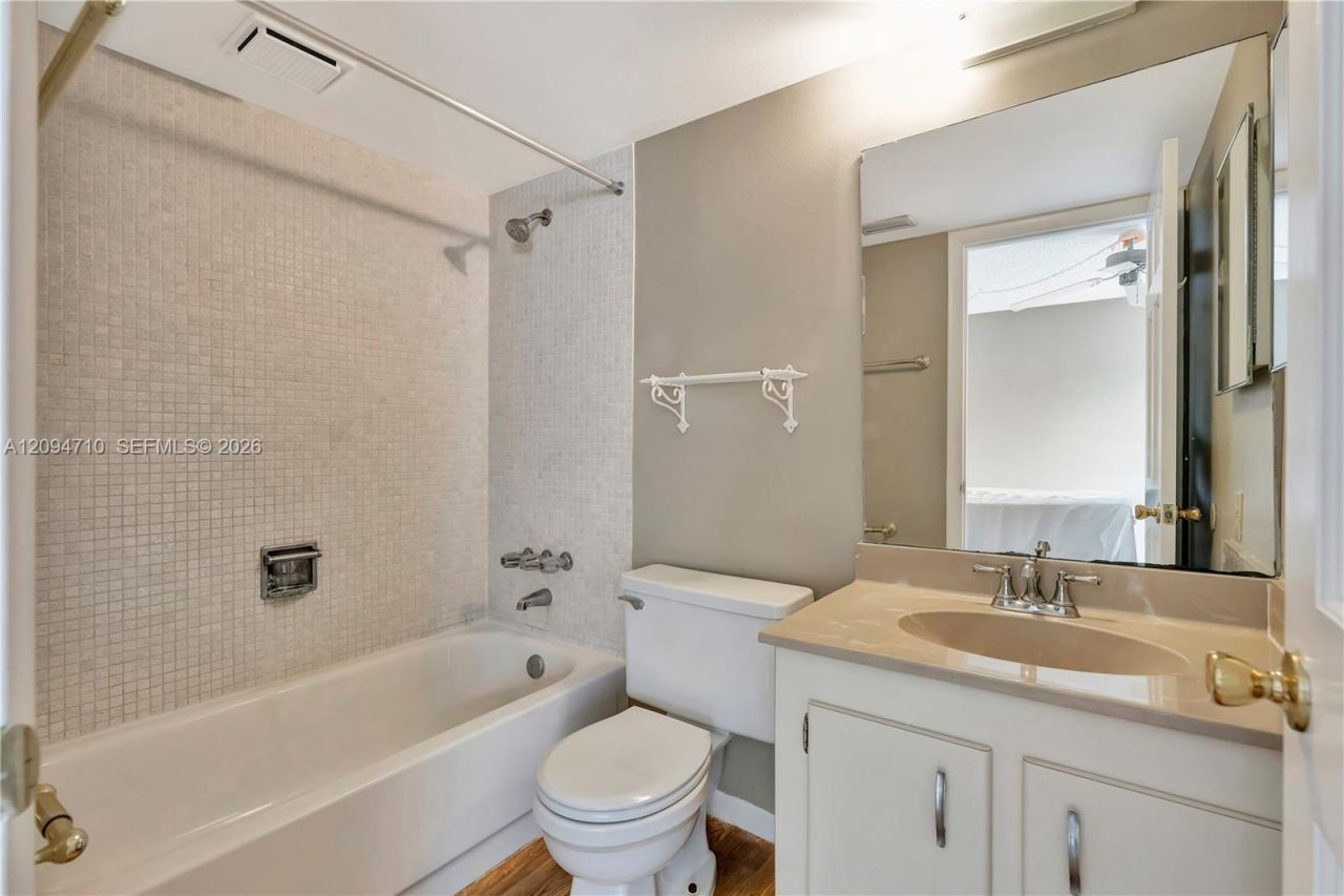1605 S Us Highway 1 , Unit 201V5, Jupiter, FL 33477 Photo