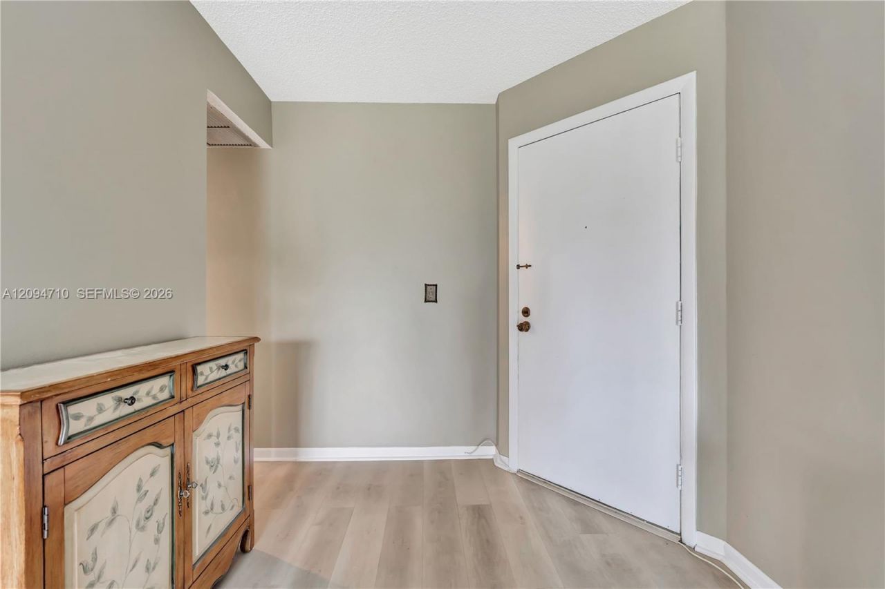 1605 S Us Highway 1 , Unit 201V5, Jupiter, FL 33477 Photo