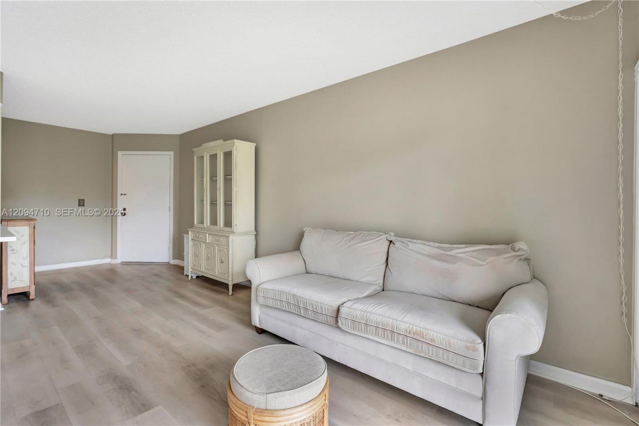 1605 S Us Highway 1 , Unit 201V5, Jupiter, FL 33477 Photo