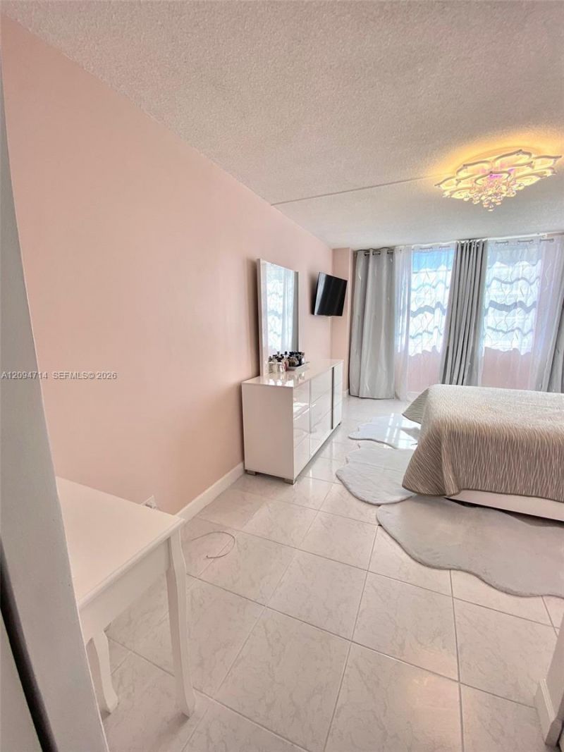 251 174th St , Unit 615, Sunny Isles Beach, FL 33160 Photo