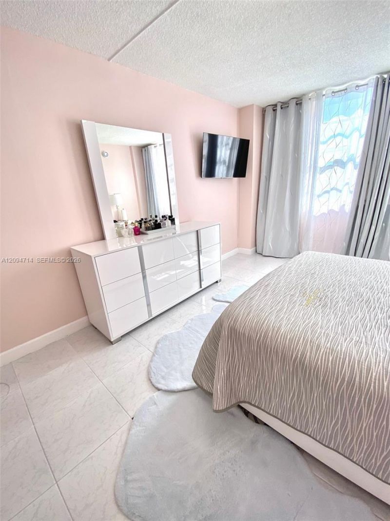 251 174th St , Unit 615, Sunny Isles Beach, FL 33160 Photo