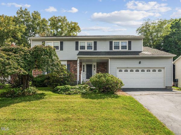 63 Aspen Circle, Albany, NY 12208