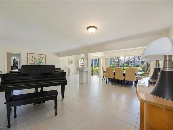 576 Retreat DR, Unit 101, NAPLES, FL 34110