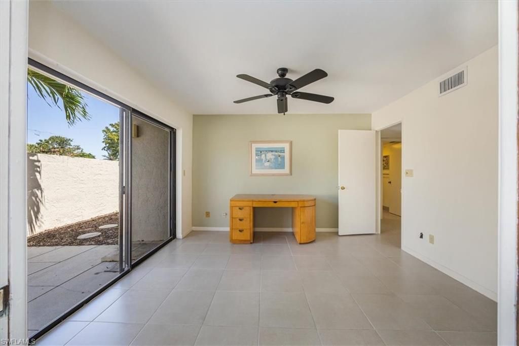 576 Retreat Dr, Unit 101, Naples, FL 34110 Photo