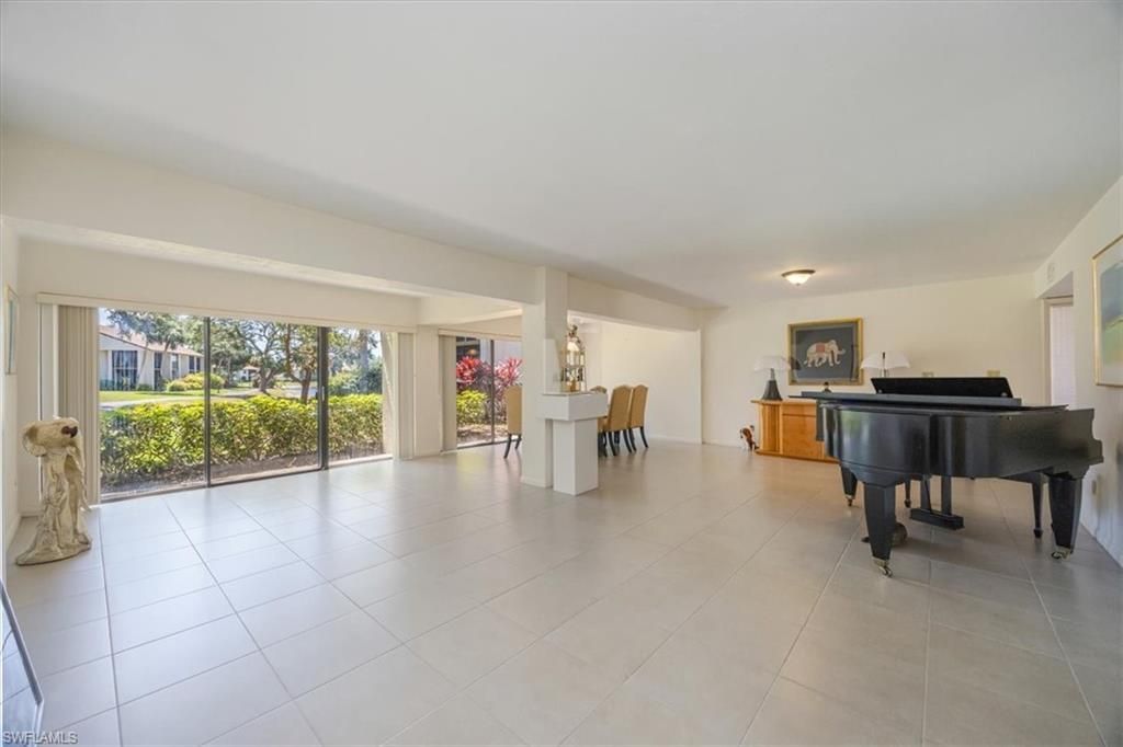 576 Retreat Dr, Unit 101, Naples, FL 34110 Photo