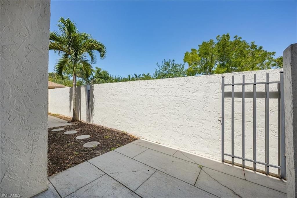 576 Retreat Dr, Unit 101, Naples, FL 34110 Photo