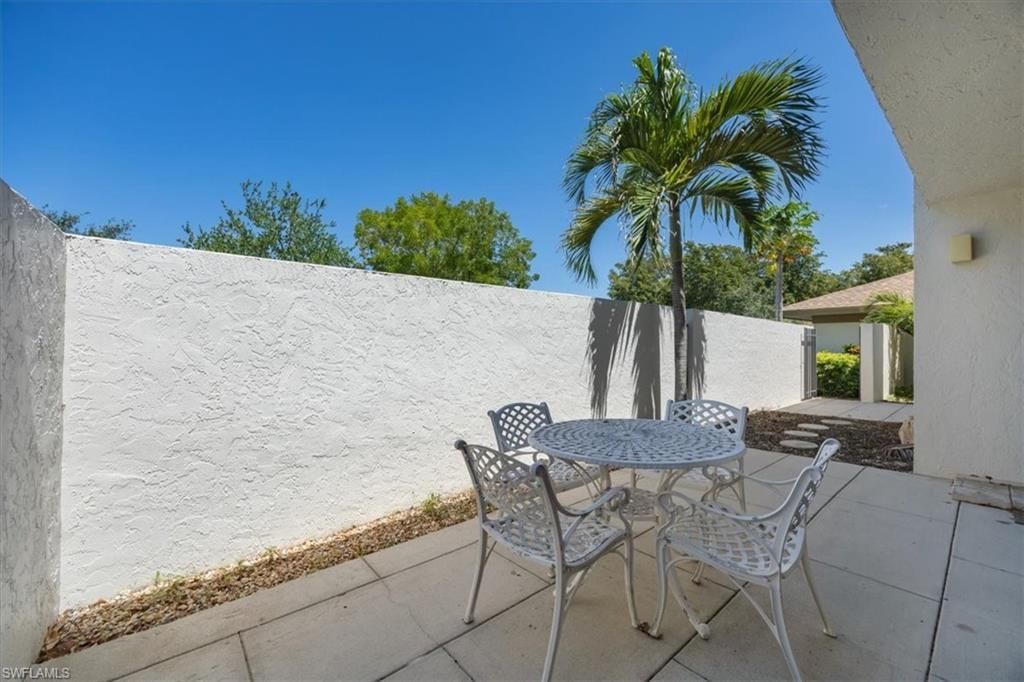 576 Retreat Dr, Unit 101, Naples, FL 34110 Photo