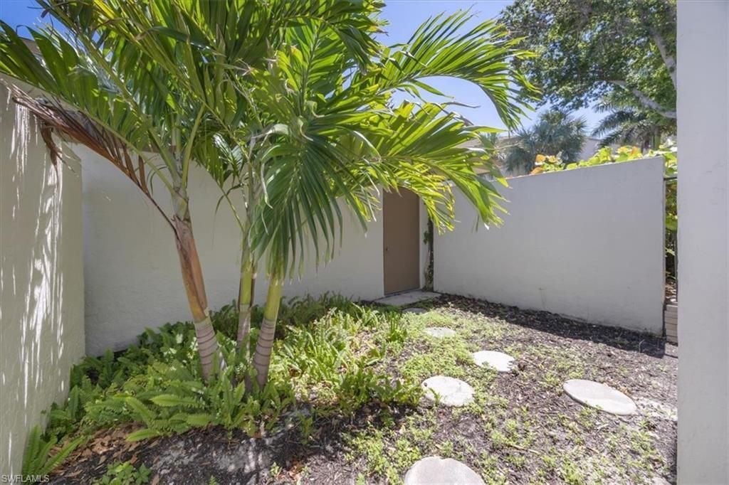 576 Retreat Dr, Unit 101, Naples, FL 34110 Photo