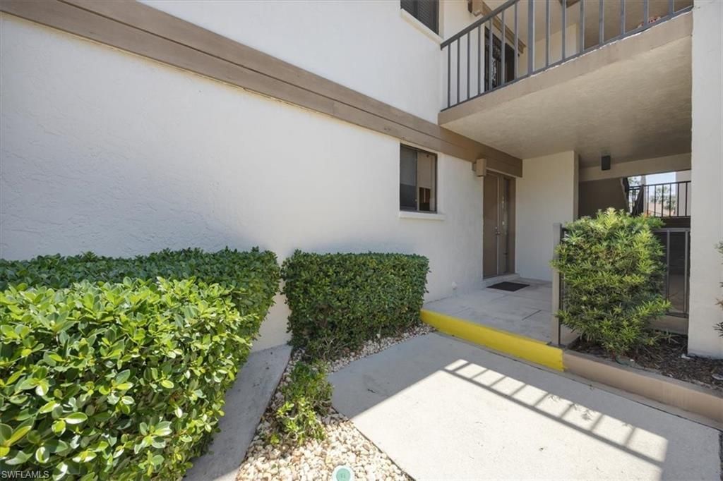 576 Retreat Dr, Unit 101, Naples, FL 34110 Photo