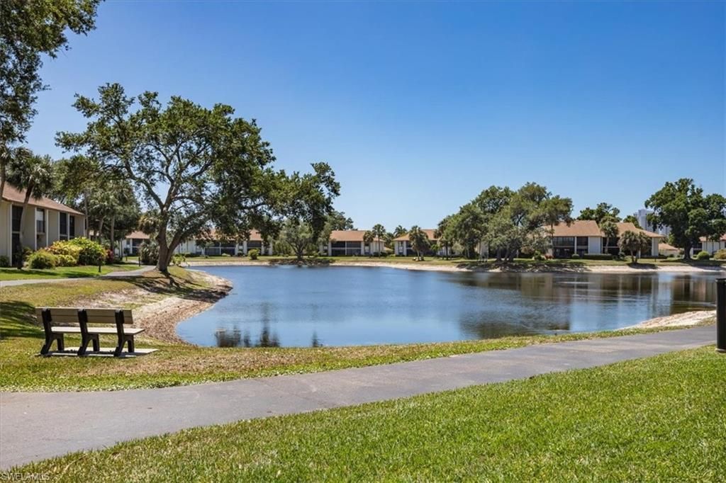 576 Retreat Dr, Unit 101, Naples, FL 34110 Photo