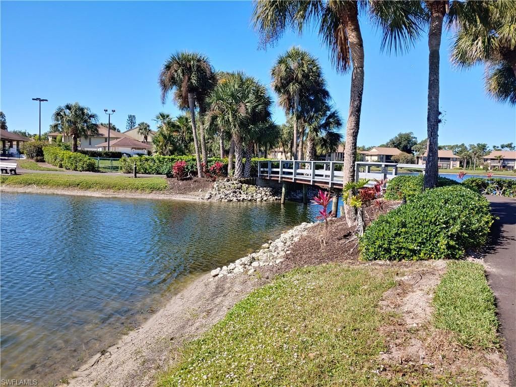 576 Retreat Dr, Unit 101, Naples, FL 34110 Photo