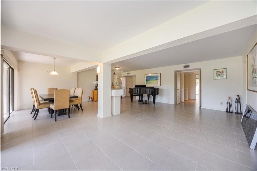 576 Retreat Dr, Unit 101, Naples, FL 34110 Photo