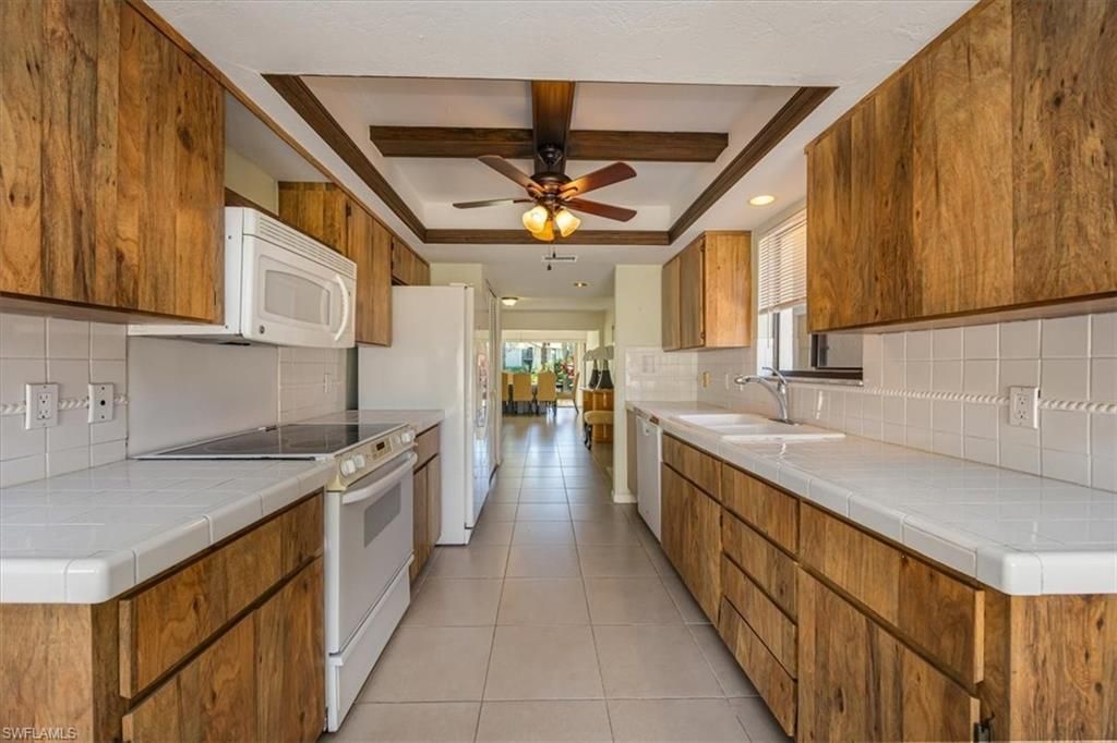 576 Retreat Dr, Unit 101, Naples, FL 34110 Photo