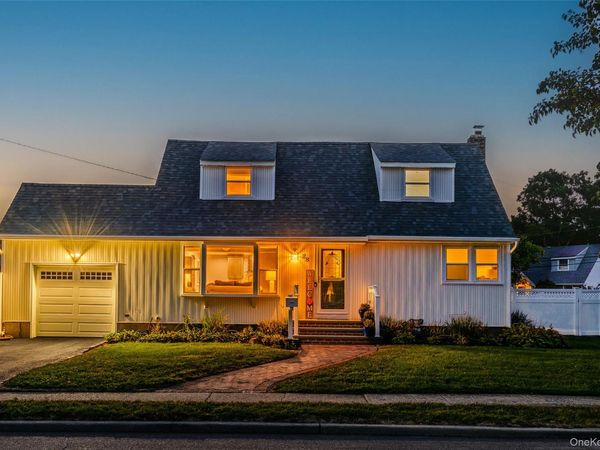 28 Willow Drive , Massapequa Park, NY 11762