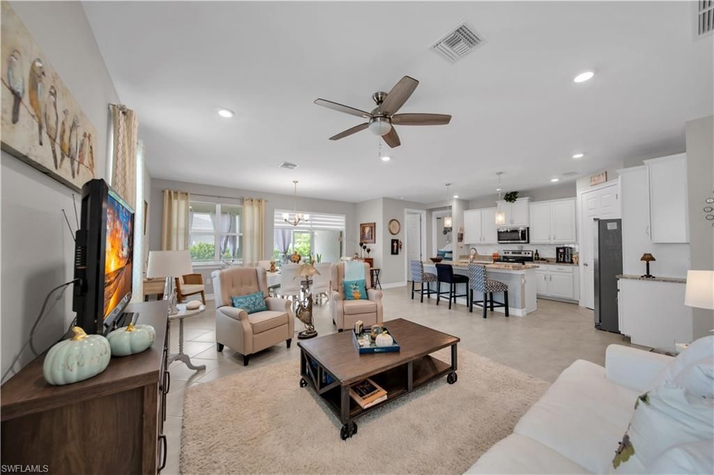 3290 Baravaldo Cir, Cape Coral, FL 33909 Photo