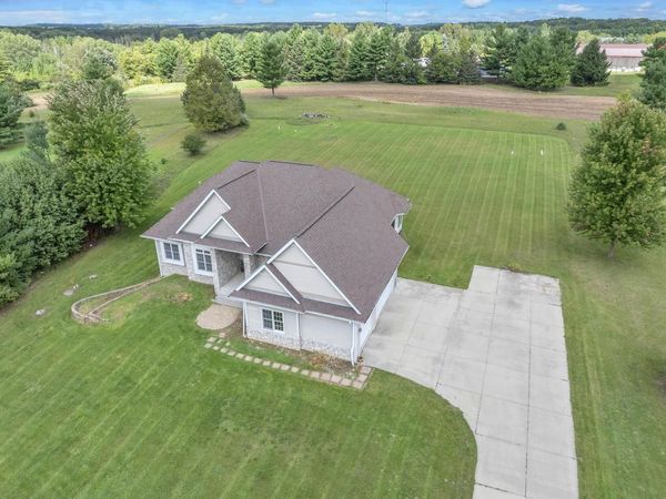 7611 Fairway LANE, West Bend, WI 53090