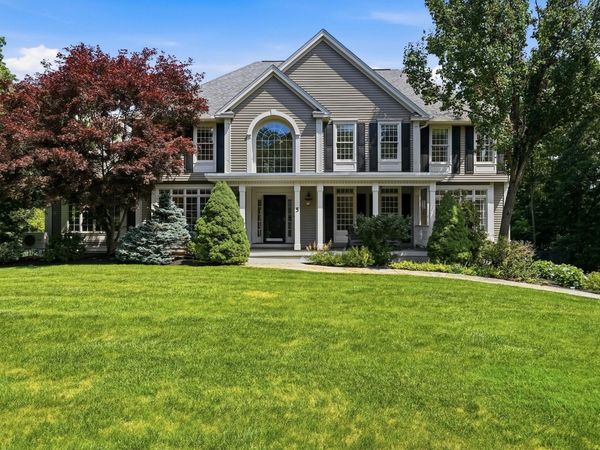 5 Sherwood Rd, Windham, NH 03087