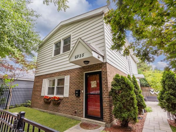 6925 N Ravenswood Avenue , Chicago, IL 60626