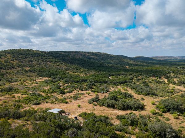 137 ACRES Mesa Verde, Sabinal, TX 78881