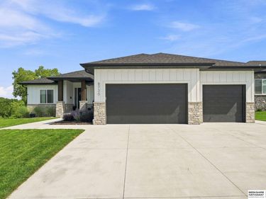 8730 Dragonfly Lane, Lincoln, NE 68526
