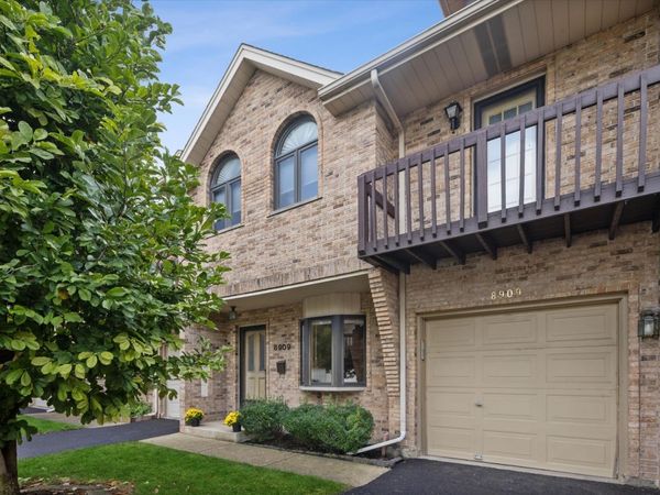 8909 Village Square Lane , Brookfield, IL 60513