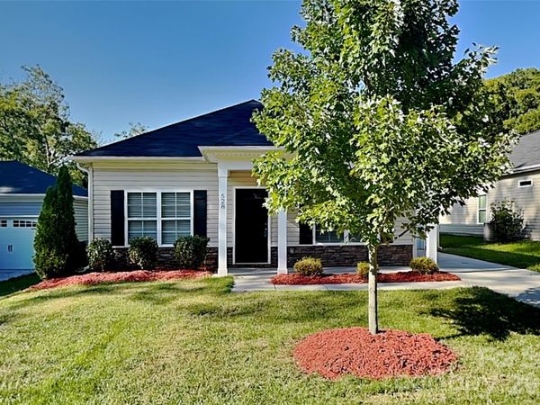 528 Cabarrus Avenue , Mooresville, NC 28115
