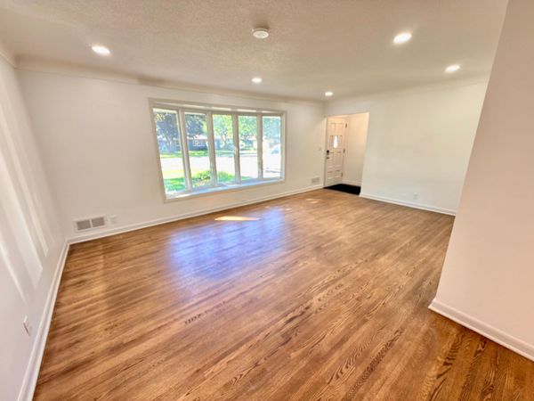 795 County Road B2 W, Roseville, MN 55113