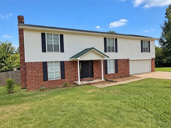 909 Kings Court, Russellville, AR 72801