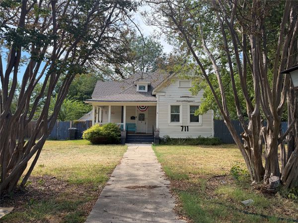 711 NW D Street , Ardmore, OK 73401