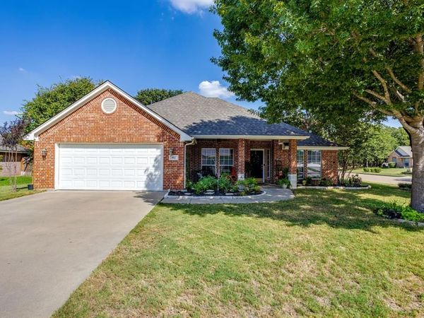 853 Royal Oak Lane, Burleson, TX 76028