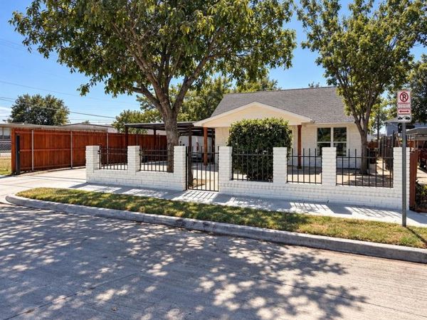 2940 Livingston Avenue , Fort Worth, TX 76110