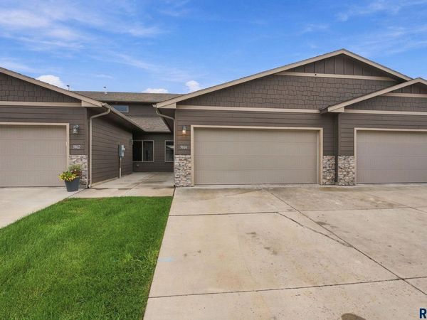 5804 S Bounty Pl, Sioux Falls, SD 57108