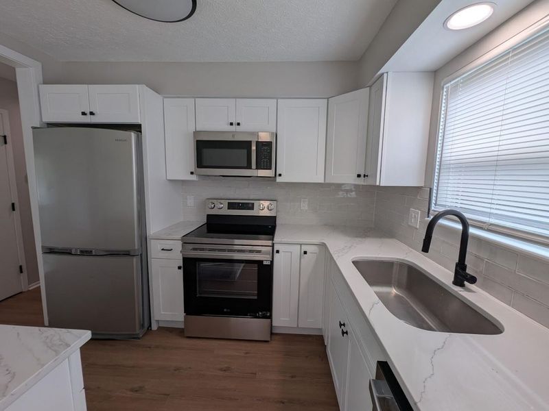 3815 Petzinger Road , Columbus, OH 43232 Photo 14