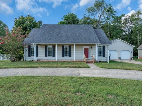 672 Old Snow Hill Rd , Dowelltown, TN 37059