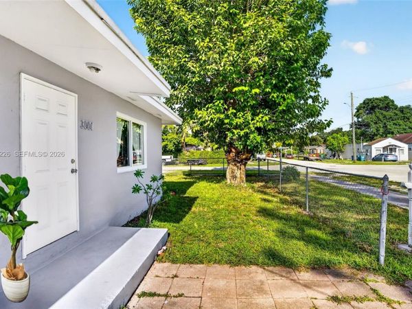 3001 NW 56th St , Miami, FL 33142