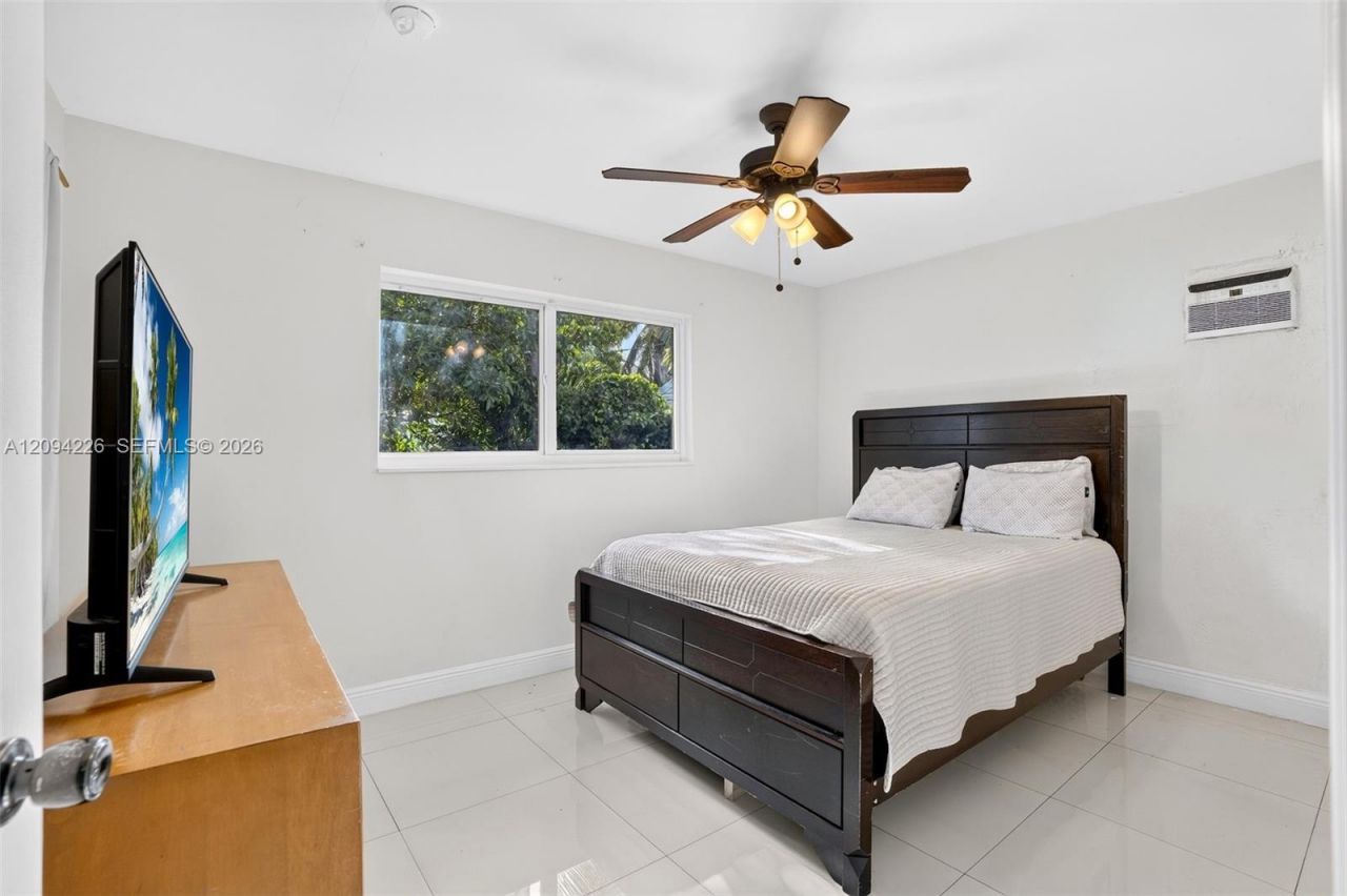 3001 NW 56th St, Miami, FL 33142 Photo