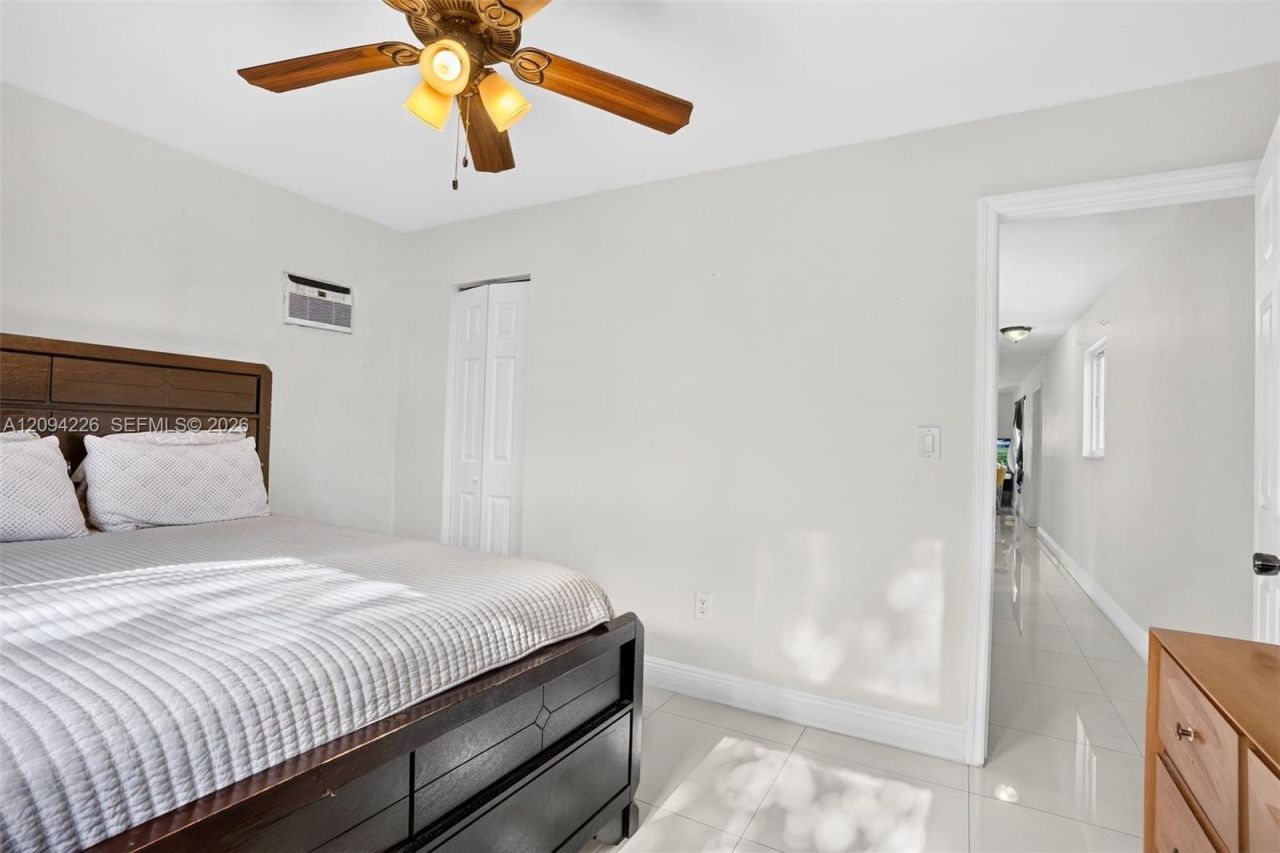 3001 NW 56th St, Miami, FL 33142 Photo