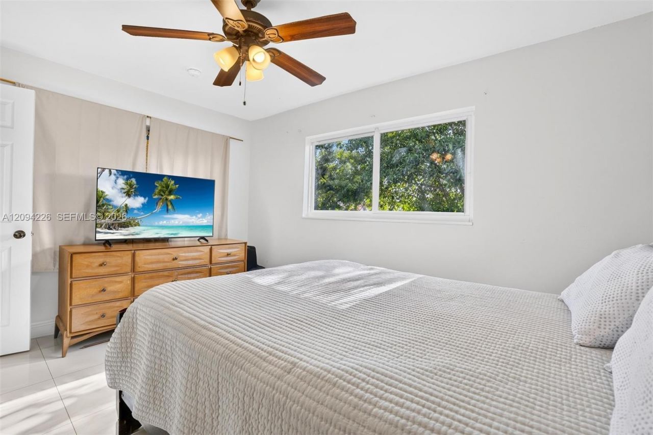 3001 NW 56th St, Miami, FL 33142 Photo